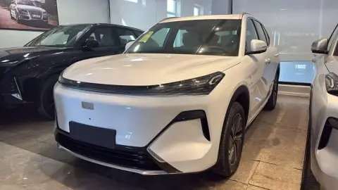 Geely Galaxy Starship 7 2025 — миниатюра 5