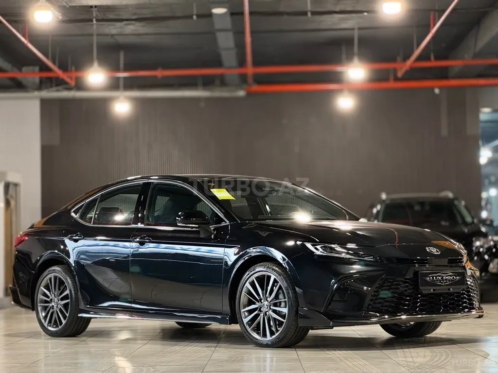Toyota Camry 2025 — фото 1 из 10