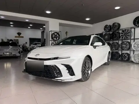 Toyota Camry 2025 — миниатюра 1