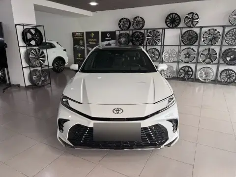 Toyota Camry 2025 — миниатюра 2