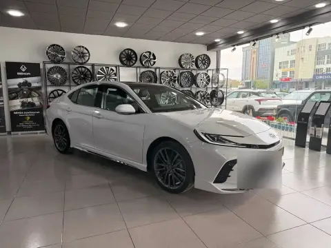Toyota Camry 2025 — миниатюра 3