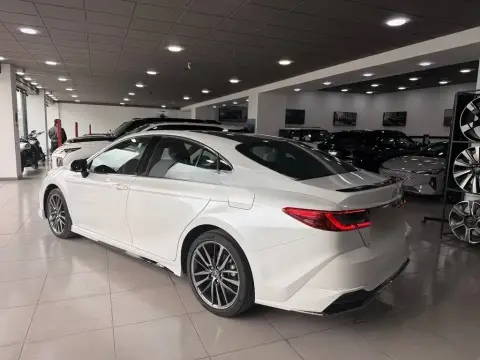 Toyota Camry 2025 — миниатюра 6