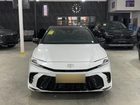 Toyota Camry 2026 — миниатюра 1