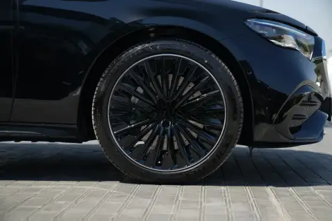 Mercedes-Benz E 300 2026 — миниатюра 4