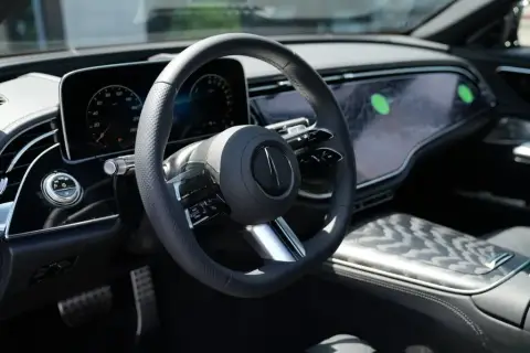 Mercedes-Benz E 300 2026 — миниатюра 9