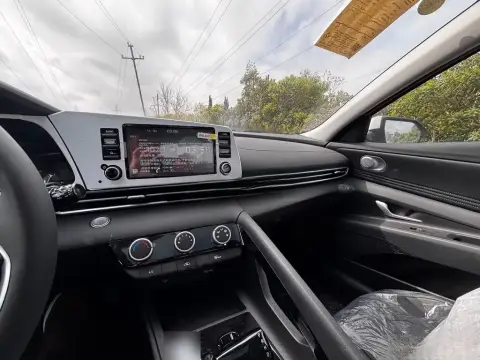 Hyundai Elantra 2025 — миниатюра 8
