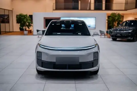 Li Auto L6 2025 — миниатюра 1