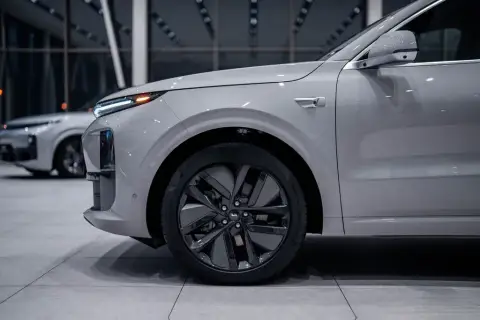 Li Auto L6 2025 — миниатюра 5