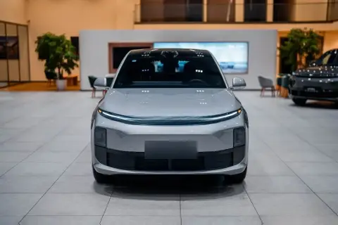 Li Auto L6 2025 — миниатюра 1