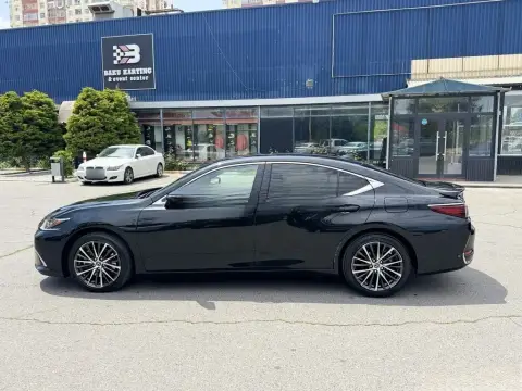 Lexus ES 300h 2025 — миниатюра 8