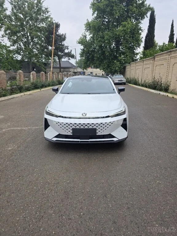 Changan Uni-V iDD 2025 — фото 1 из 10