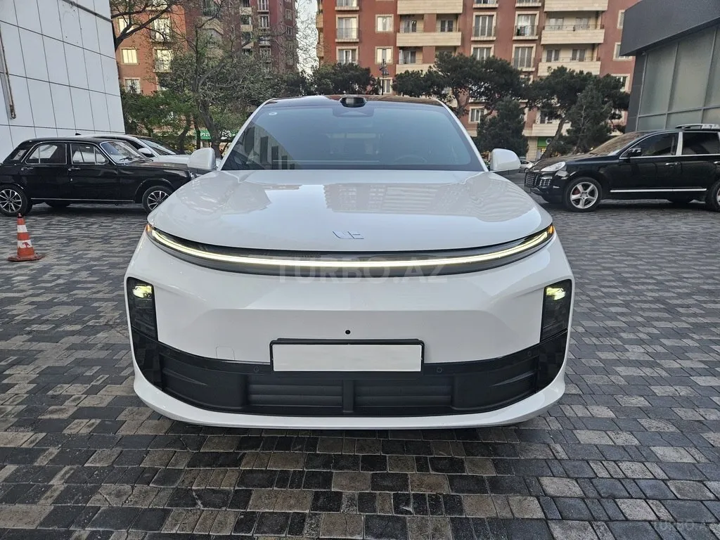 Li Auto L6 2025 — фото 1 из 10