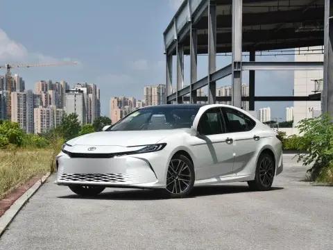 Toyota Camry 2026 — миниатюра 1