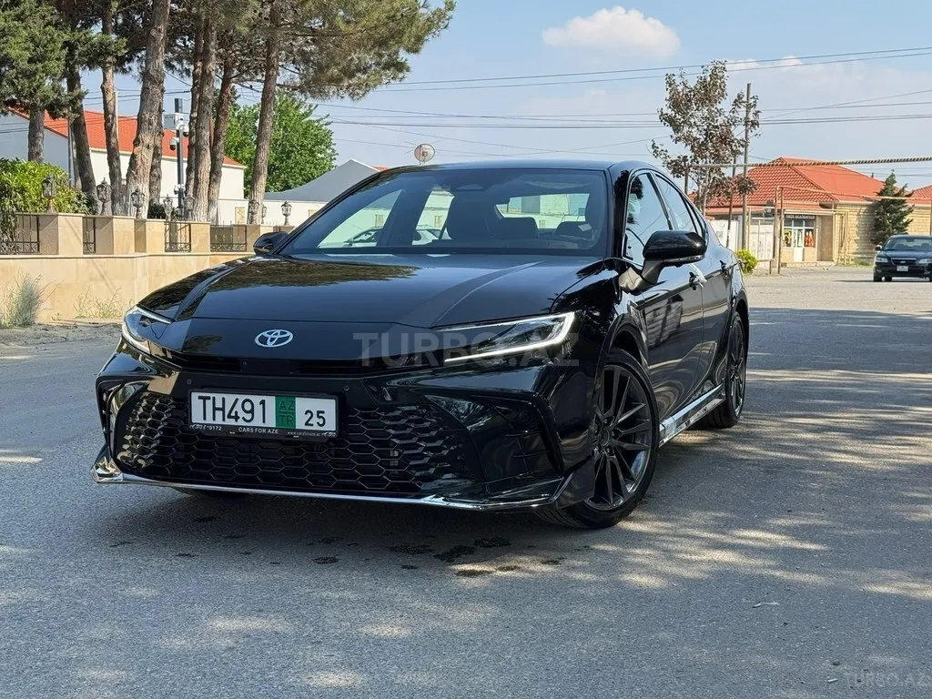 Toyota Camry 2025 — фото 1 из 10