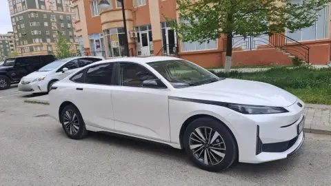 Changan Qiyuan A05 2025 — миниатюра 2