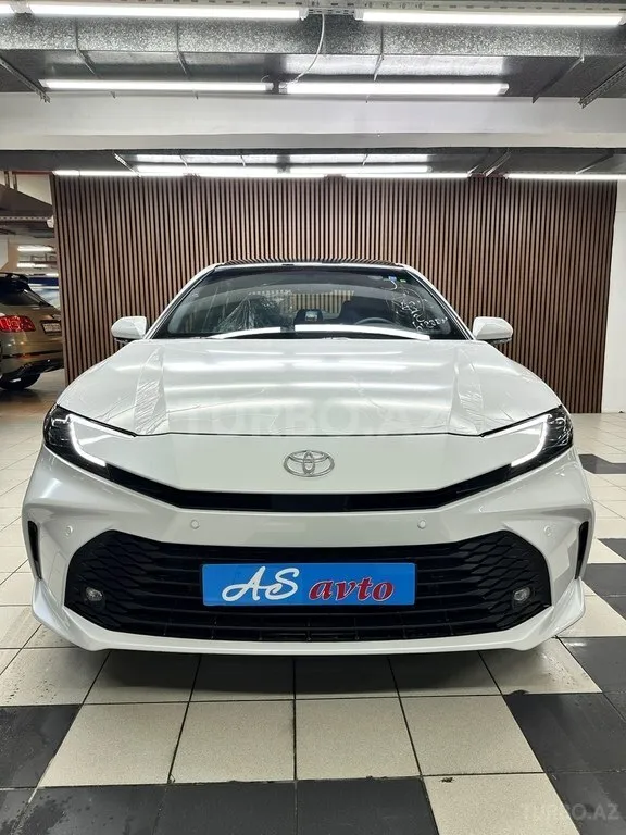 Toyota Camry 2025 — фото 1 из 10