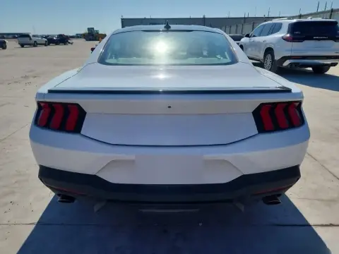 Ford Mustang 2025 — миниатюра 5