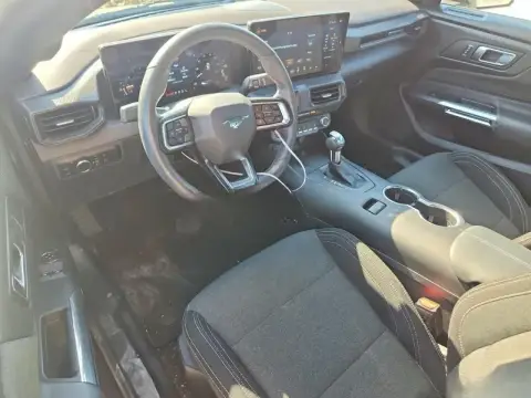 Ford Mustang 2025 — миниатюра 7