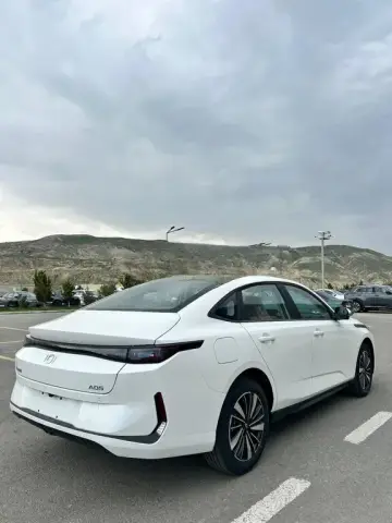 Changan Qiyuan A05 2025 — миниатюра 2
