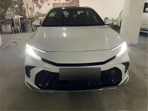 Toyota Camry 2025 — миниатюра 1