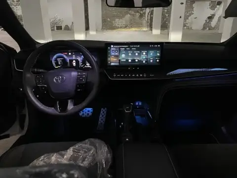 Toyota Camry 2025 — миниатюра 8