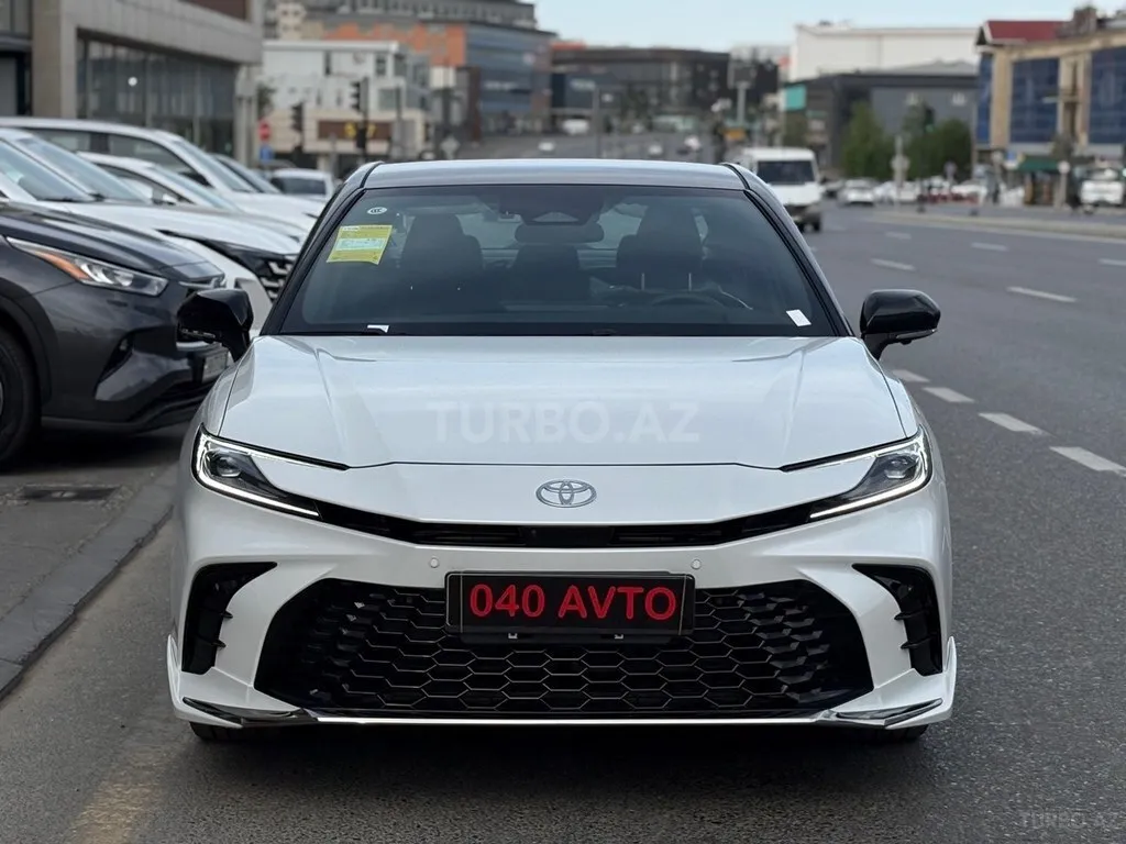 Toyota Camry 2026 — фото 1 из 10
