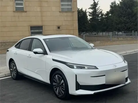Changan Qiyuan A05 2025 — миниатюра 2