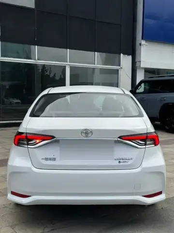 Toyota Corolla 2025 — миниатюра 6