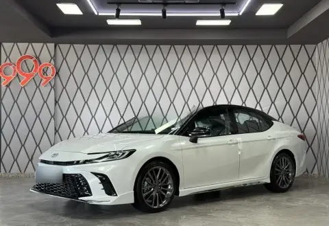Toyota Camry 2026 — миниатюра 2