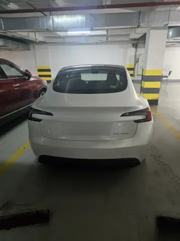 Tesla Model 3 2025 — миниатюра 2