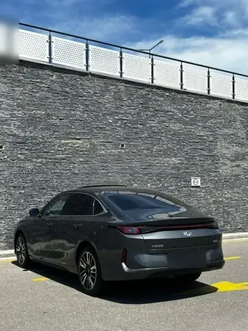 Changan Qiyuan A05 2025 — миниатюра 8