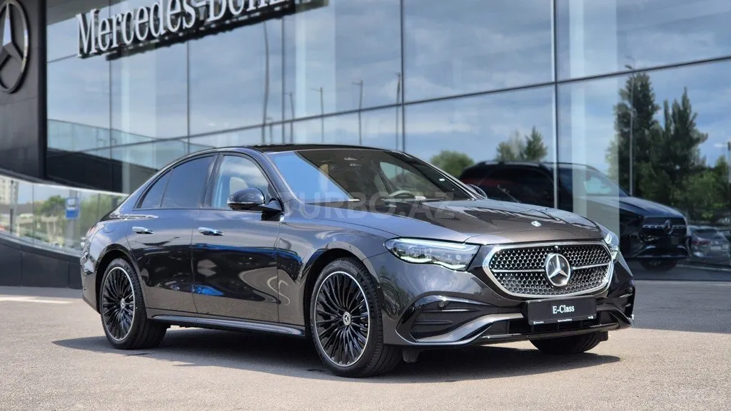 Mercedes-Benz E 300 e 2025 — фото 1 из 10