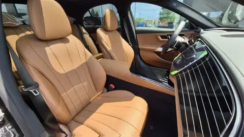 Mercedes-Benz E 300 e 2025 — миниатюра 10