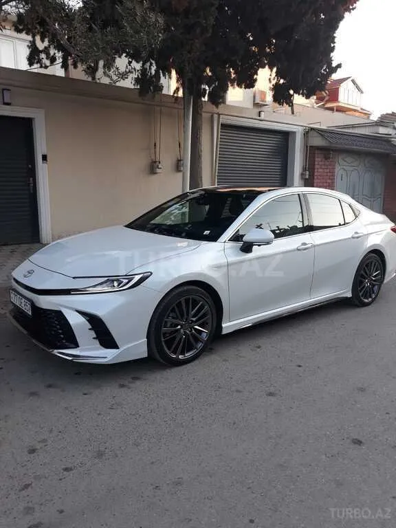 Toyota Camry 2025 — фото 1 из 10