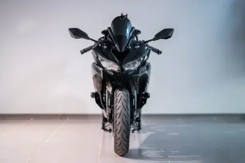 Kawasaki ZXR 400 2025 — миниатюра 2