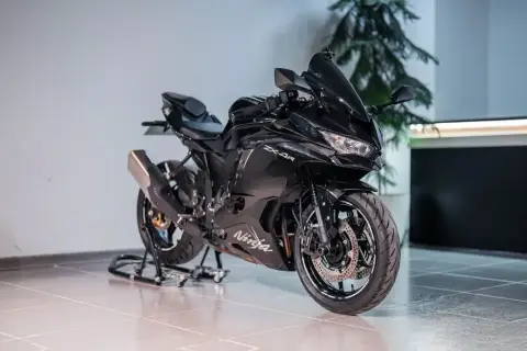 Kawasaki ZXR 400 2025 — миниатюра 3