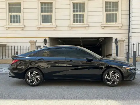 Hyundai Elantra 2025 — миниатюра 10