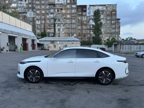 Changan Qiyuan A05 2025 — миниатюра 2