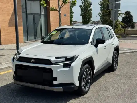 Toyota RAV4 2026 — миниатюра 2