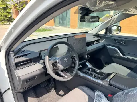 Toyota RAV4 2026 — миниатюра 9