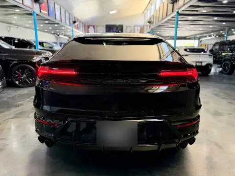 Lamborghini Urus SE 2025 — миниатюра 6