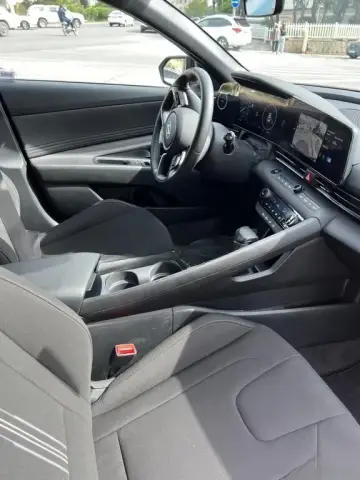 Hyundai Elantra 2025 — миниатюра 8