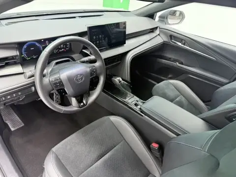 Toyota Camry 2025 — миниатюра 8
