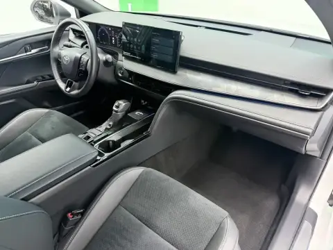 Toyota Camry 2025 — миниатюра 10