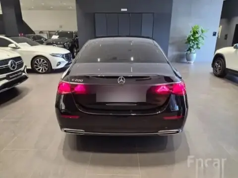 Mercedes-Benz E 200 2025 — миниатюра 4