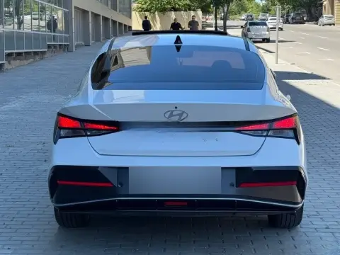 Hyundai Elantra 2025 — миниатюра 4