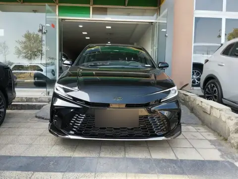 Toyota Camry 2026 — миниатюра 1