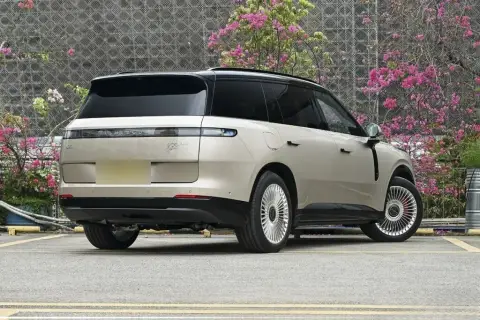 Lynk & Co 900 2026 — миниатюра 6