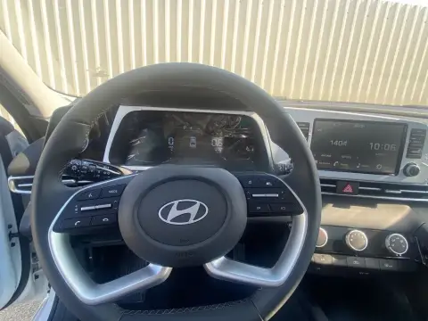 Hyundai Elantra 2025 — миниатюра 8