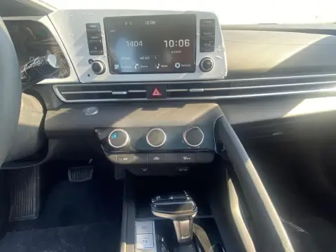 Hyundai Elantra 2025 — миниатюра 9